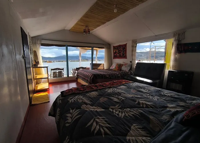 Uros Quechua\'S Lodge Titicaca