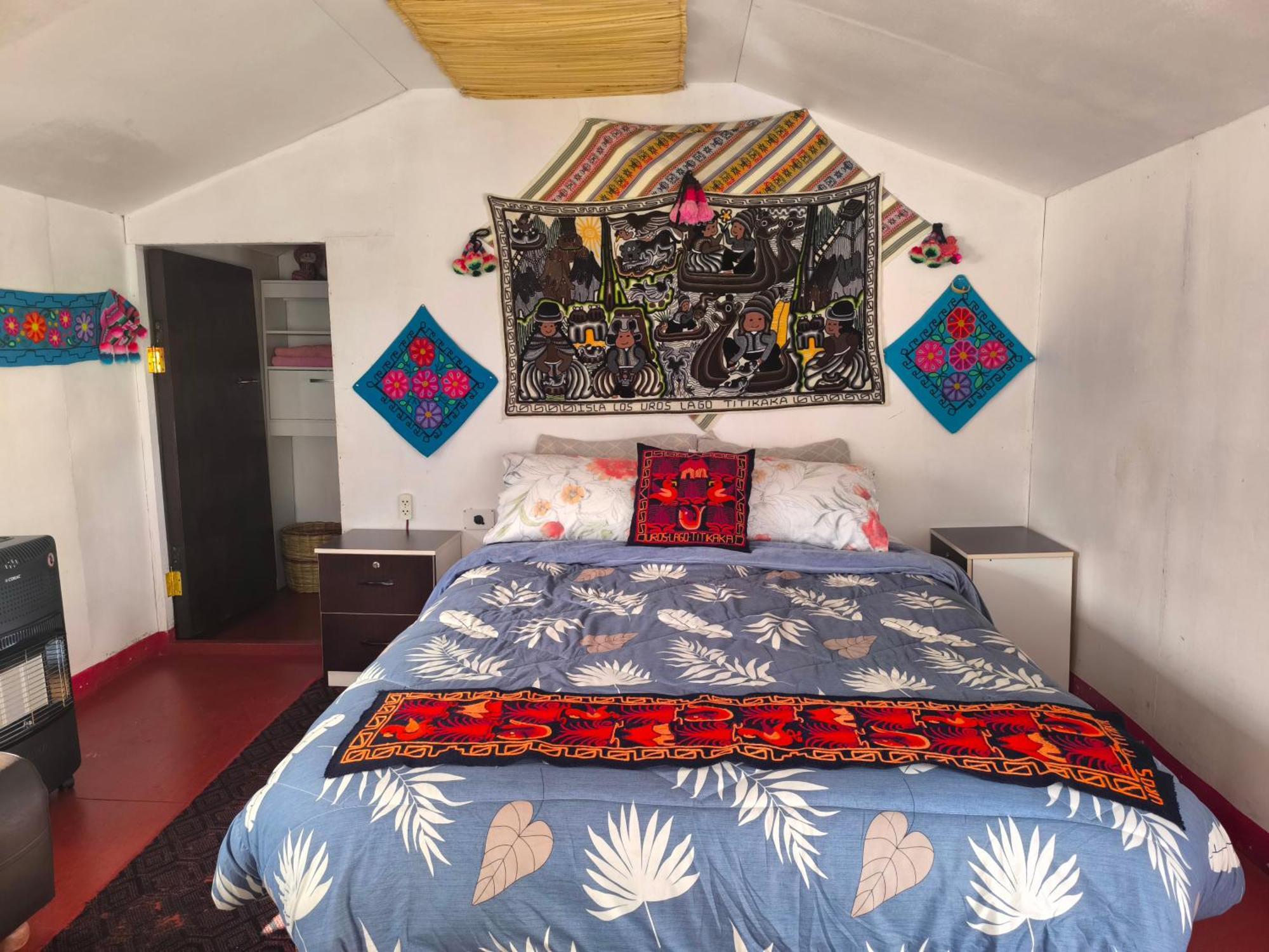 Uros Quechua's Titicaca Landhaus